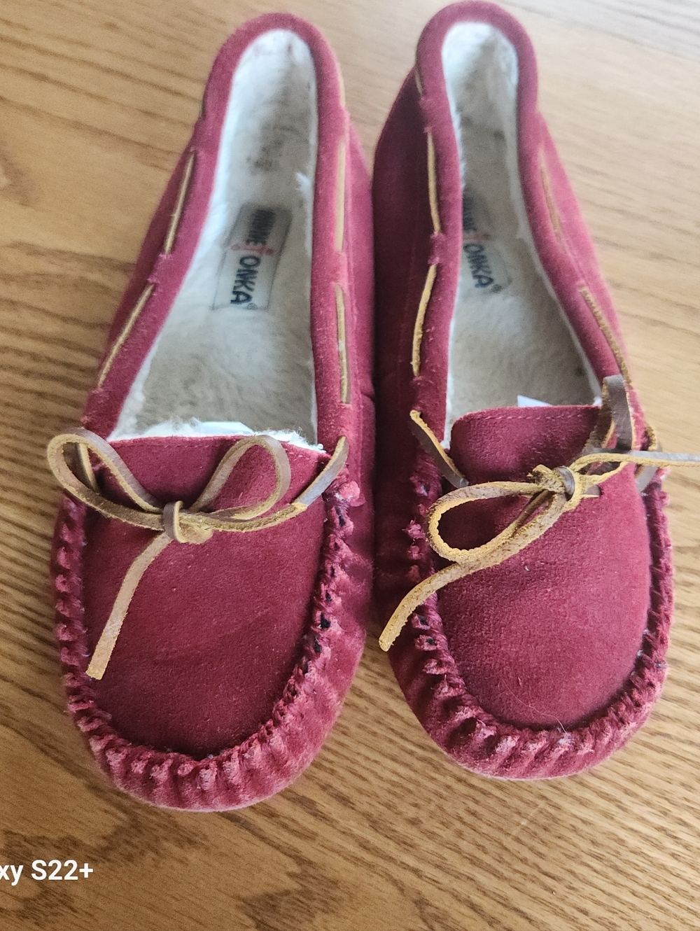Minnetonka Women's Burgundy Leather Suede Moccasins Faux Fur & Bow